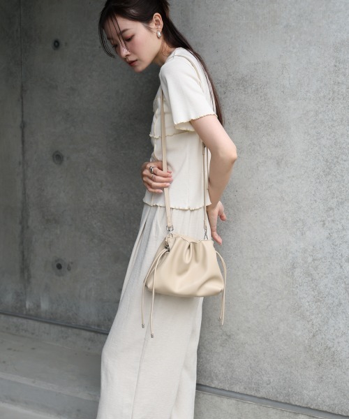 Bab（バブ）の「巾着ショルダーバッグ（ショルダーバッグ・レディース・ブラック/ベージュ/ブルー/オフホワイト・ONESIZE）」の13枚目の写真