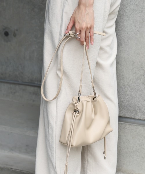 Bab（バブ）の「巾着ショルダーバッグ（ショルダーバッグ・レディース・ブラック/ベージュ/ブルー/オフホワイト・ONESIZE）」の16枚目の写真