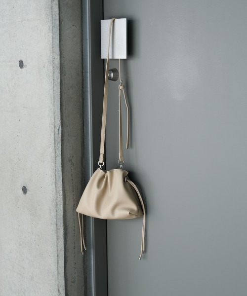 Bab（バブ）の「巾着ショルダーバッグ（ショルダーバッグ・レディース・ブラック/ベージュ/ブルー/オフホワイト・ONESIZE）」の18枚目の写真