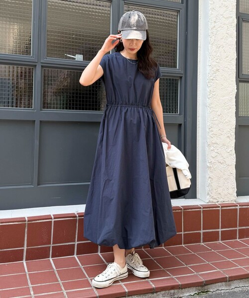 fredy emue（フレディエミュ）の「バルーンフレンチワンピース（ワンピース・レディース・サックスブルー/オフホワイト/ネイビー・38/36）」の4枚目の写真