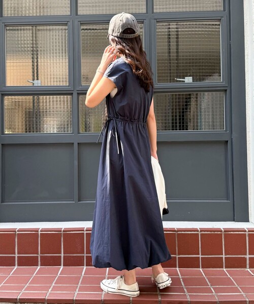 fredy emue（フレディエミュ）の「バルーンフレンチワンピース（ワンピース・レディース・サックスブルー/オフホワイト/ネイビー・38/36）」の8枚目の写真