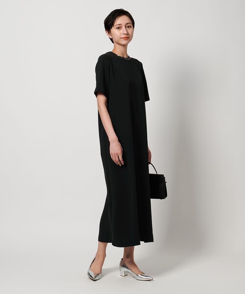 UNITED ARROWS(ユナイテッドアローズ)の「drapy ショートスリーブ ワンピース(ワンピース・レディース・ネイビー/ブラック・38/36)」の5枚目の写真