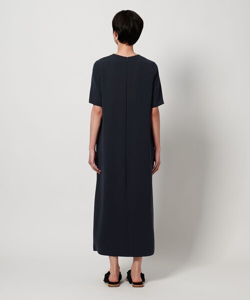 UNITED ARROWS(ユナイテッドアローズ)の「drapy ショートスリーブ ワンピース(ワンピース・レディース・ネイビー/ブラック・38/36)」の9枚目の写真
