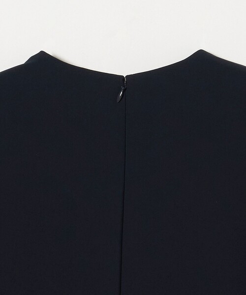UNITED ARROWS(ユナイテッドアローズ)の「drapy ショートスリーブ ワンピース(ワンピース・レディース・ネイビー/ブラック・38/36)」の16枚目の写真