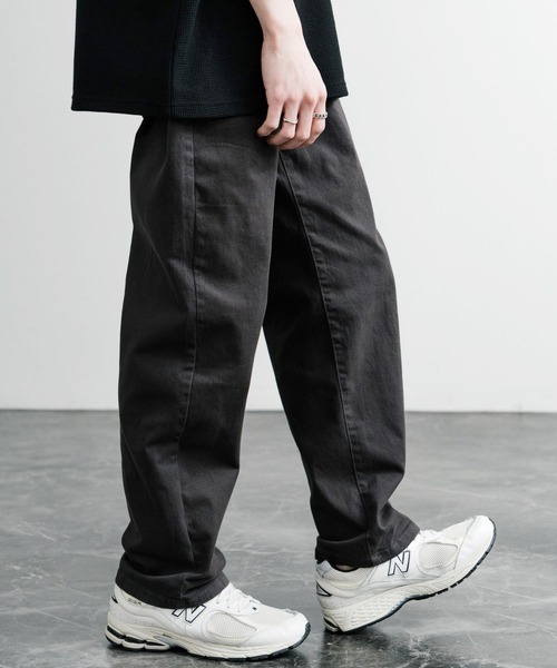Rocky Monroe(ロッキーモンロー)の「ストレッチデニム・ツイルワイドテーパードパンツ(デニムパンツ・メンズ・ブルー/チャコールグレー/ブラック系1/ブラック系/インディゴブルー/ベージュ/ブラック/カーキ/ノンウォッシュ・L/XL/M)」の21枚目の写真