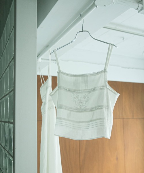 URBAN RESEARCH DOORS（アーバンリサーチドアーズ）の「『別注』olu’ment×DOORS　コットンモス刺繍キャミソール（キャミソール・レディース・アイボリー・ONE）」の9枚目の写真