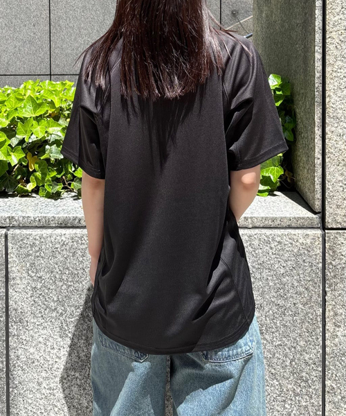 OBEY(オベイ)の「【OBEY / オベイ】 PLAZA ACTIVE TOP 131080369-25U(Tシャツ/カットソー・レディース・チャコールグレー/ブラック・SMALL/MEDIUM)」の4枚目の写真