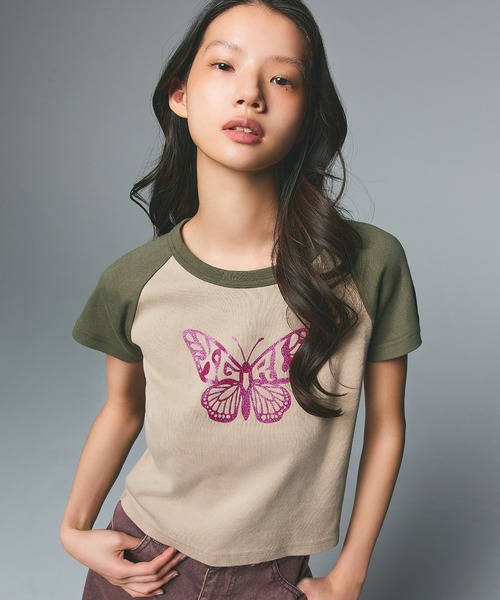 X-girl(エックスガール)の「GLITTER BUTTERFLY RAGLAN S/S BABY TEE(Tシャツ/カットソー・レディース・ブラック/ホワイト/ベージュ・S/M)」の3枚目の写真