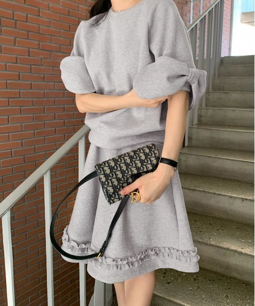 AMELY(エミリー)の「リボンスリーブトップス×ハーフパンツセットアップ(セットアップ・レディース・アイボリー/ブラック/グレー/ベージュ・フリー)」の3枚目の写真