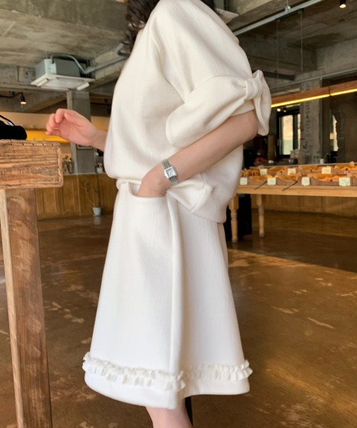 AMELY(エミリー)の「リボンスリーブトップス×ハーフパンツセットアップ(セットアップ・レディース・アイボリー/ブラック/グレー/ベージュ・フリー)」の5枚目の写真