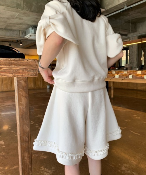 AMELY(エミリー)の「リボンスリーブトップス×ハーフパンツセットアップ(セットアップ・レディース・アイボリー/ブラック/グレー/ベージュ・フリー)」の6枚目の写真