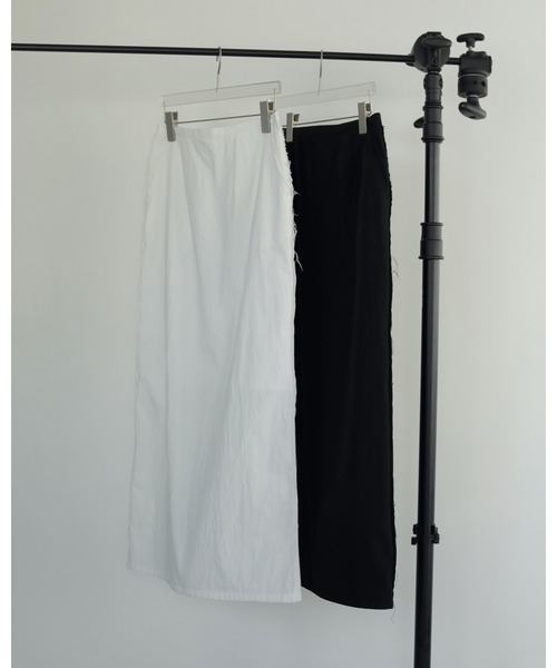 anuke(アンヌーク)の「Cutoff Straight Skirt(スカート・レディース・ホワイト/ブラック・36inch/38inch)」の9枚目の写真
