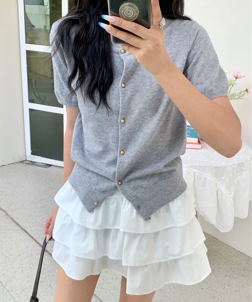 everycoco（エブリーココ）の「ゴールドボタン半袖ニットトップス/カーディガン（ニット/セーター・レディース・ピンク/アイボリー/グレー・FREE）」の4枚目の写真