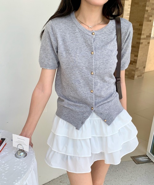 everycoco（エブリーココ）の「ゴールドボタン半袖ニットトップス/カーディガン（ニット/セーター・レディース・ピンク/アイボリー/グレー・FREE）」の6枚目の写真