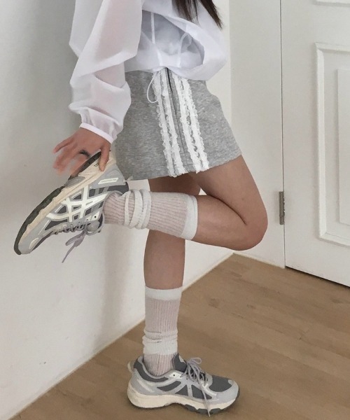 anyonemore（エニワンモア）の「サイドレースラインショートトレーニングパンツ（スウェットパンツ・レディース・ネイビー/グレー/ブラック・MEDIUM/LARGE）」の3枚目の写真