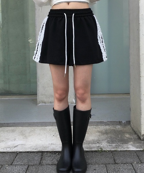 anyonemore（エニワンモア）の「サイドレースラインショートトレーニングパンツ（スウェットパンツ・レディース・ネイビー/グレー/ブラック・MEDIUM/LARGE）」の2枚目の写真