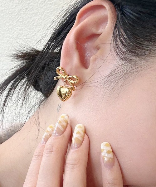 ARCHIVER（アーカイバ）の「【Bz】リボンハートドロップペアピアス（MA/EK388）（ピアス（両耳用）・レディース・ゴールド/シルバー・FREE）」の2枚目の写真
