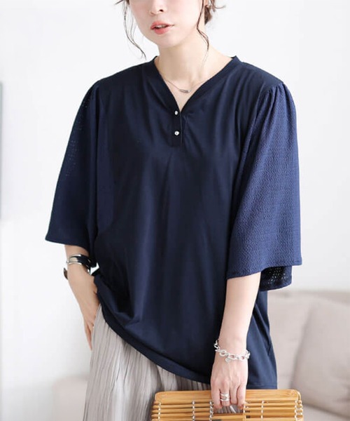 GOLDJAPAN（ゴールドジャパン）の「袖異素材切り替えVネックプルオーバー【大きいサイズ対応】（Tシャツ/カットソー・レディース・ブラック/ホワイト/ネイビー・LL/3L/4L/5L）」の3枚目の写真