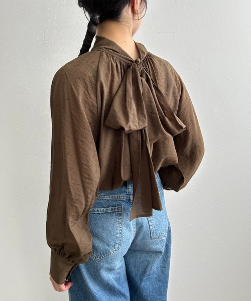 LHELBIE(レルビエ)の「ビッグボウタイ2WAYブラウス(シャツ/ブラウス・レディース・ブラウン/ブラック/オフホワイト・M)」の3枚目の写真