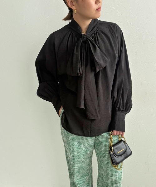 LHELBIE(レルビエ)の「ビッグボウタイ2WAYブラウス(シャツ/ブラウス・レディース・ブラウン/ブラック/オフホワイト・M)」の2枚目の写真