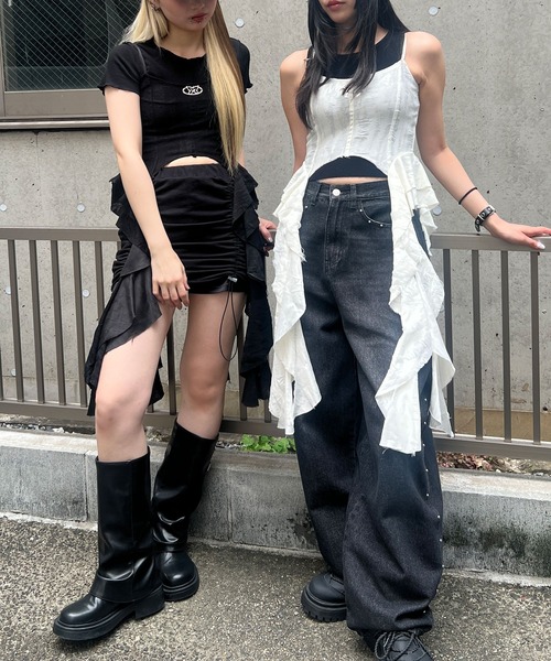 Figments（フィグメンツ）の「メタルバッジサイドフリルキャミ（キャミソール・レディース・ホワイト/ブラック・FREE）」の8枚目の写真