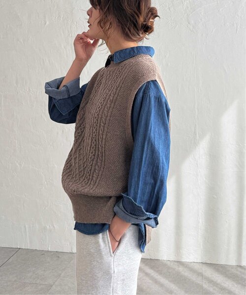 LBC(エルビーシー)の「ウール混ケーブル2WAYニットベスト(ベスト・レディース・ブラック/ベージュ/グレー/オフホワイト・M)」の21枚目の写真