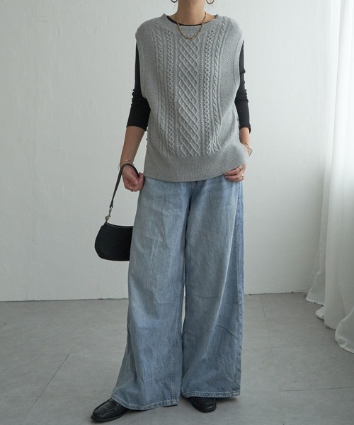 LBC(エルビーシー)の「ウール混ケーブル2WAYニットベスト(ベスト・レディース・ブラック/ベージュ/グレー/オフホワイト・M)」の8枚目の写真