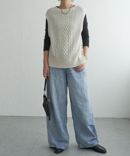 LBC(エルビーシー)の「ウール混ケーブル2WAYニットベスト(ベスト・レディース・ブラック/ベージュ/グレー/オフホワイト・M)」の9枚目の写真