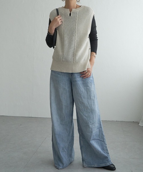 LBC(エルビーシー)の「ウール混ケーブル2WAYニットベスト(ベスト・レディース・ブラック/ベージュ/グレー/オフホワイト・M)」の11枚目の写真