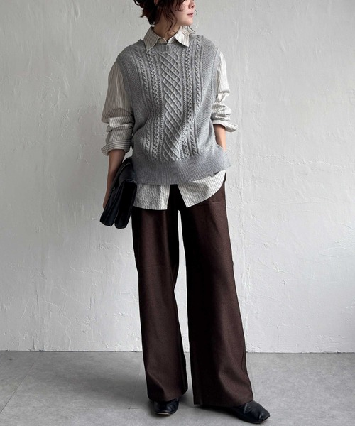 LBC(エルビーシー)の「ウール混ケーブル2WAYニットベスト(ベスト・レディース・ブラック/ベージュ/グレー/オフホワイト・M)」の15枚目の写真