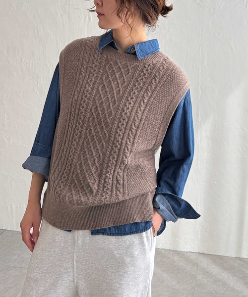 LBC(エルビーシー)の「ウール混ケーブル2WAYニットベスト(ベスト・レディース・ブラック/ベージュ/グレー/オフホワイト・M)」の13枚目の写真