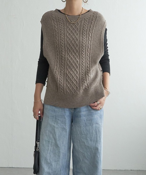 LBC(エルビーシー)の「ウール混ケーブル2WAYニットベスト(ベスト・レディース・ブラック/ベージュ/グレー/オフホワイト・M)」の14枚目の写真