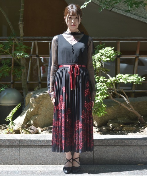axes femme（アクシーズファム）の「彼岸花柄プリーツジャンスカ