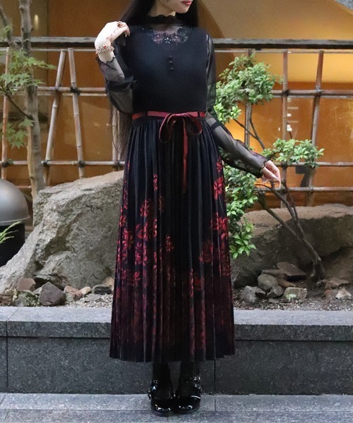 ジャンバティスタヴァリのピンクの花柄レース素材のブラックシフトワンピース baf321bc1103c28b4adbdec6e53077
