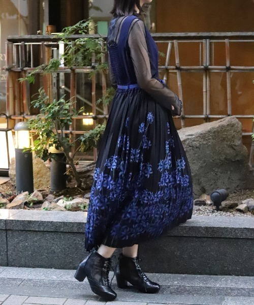 彼岸花柄プリーツジャンスカ（ワンピース）｜axes femme