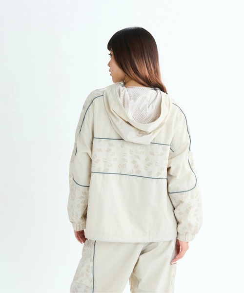 ROXY（ロキシー）の「HAVING FUN JACKET/ロキシー撥水加工ドローコード付きナイロンジャケット・ブルゾン（ブルゾン・レディース・ブラック/ベージュ・LARGE/MEDIUM/SMALL）」の5枚目の写真