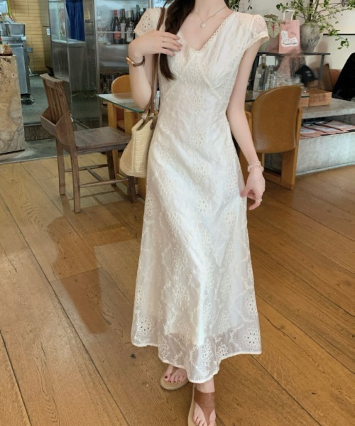 Aelina（エリナ）の「パンチングレースワンピース（ワンピース・レディース・ベージュ・F）」の8枚目の写真