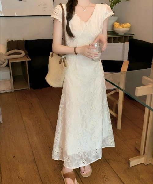 Aelina（エリナ）の「パンチングレースワンピース（ワンピース・レディース・ベージュ・F）」の7枚目の写真