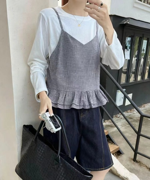 STAY MOTION（ステイモーション）の「【WEB限定】チェック柄裾フリルキャミソールビスチェ付き長袖Tシャツ［韓国ファッション カジュアル］（Tシャツ/カットソー・レディース・ホワイト×ブラック/ブルー/ベージュ・F）」の2枚目の写真