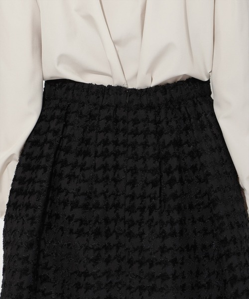 AND COUTURE（アンドクチュール）の「千鳥ジャガードミニスカート（スカート・レディース・ブラック/ネイビー・MEDIUM/SMALL）」の8枚目の写真