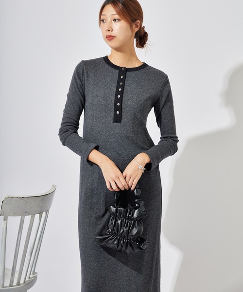MILLER(ミラー)の「R.P.miller/ミラー PANELRIB Henley OP センタースリット フレアワンピース(ワンピース・レディース・ブラック×ホワイト/ブラウン/レッド/ブラック/ブルー・FREE)」の2枚目の写真