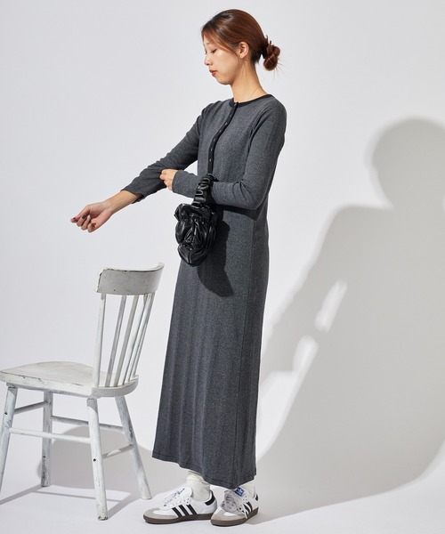 MILLER(ミラー)の「R.P.miller/ミラー PANELRIB Henley OP センタースリット フレアワンピース(ワンピース・レディース・ブラック×ホワイト/ブラウン/レッド/ブラック/ブルー・FREE)」の22枚目の写真