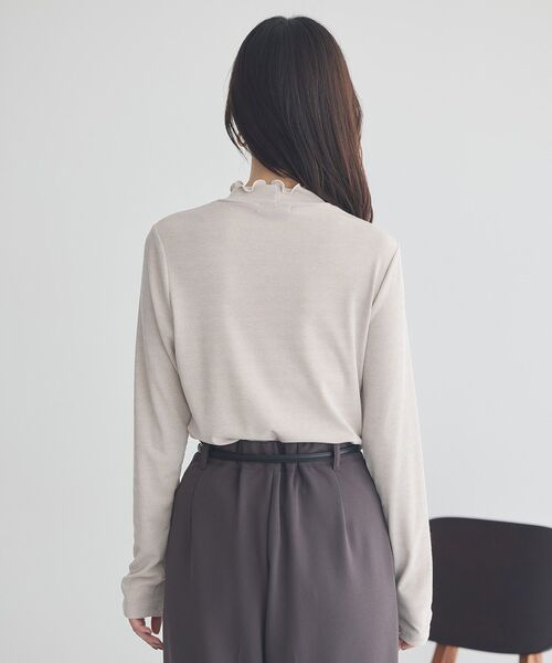 earth music&ecology(アースミュージックアンドエコロジー)の「ラメテレコハイネックプルオーバー(Tシャツ/カットソー・レディース・アイボリー/グレー/ブラック/ベージュ・S/M)」の17枚目の写真