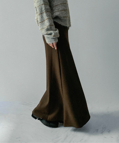 on:nue（オンニュ）の「【on:nue】[サイズ展開あり！/4色展開] ウールライクフレアマキシリラックススカート（スカート・レディース・グレー/ブラック/アイボリー/ブラウン・LARGE/MEDIUM）」の6枚目の写真