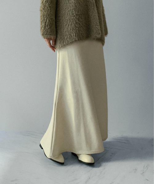 on:nue（オンニュ）の「【on:nue】[サイズ展開あり！/4色展開] ウールライクフレアマキシリラックススカート（スカート・レディース・グレー/ブラック/アイボリー/ブラウン・LARGE/MEDIUM）」の19枚目の写真