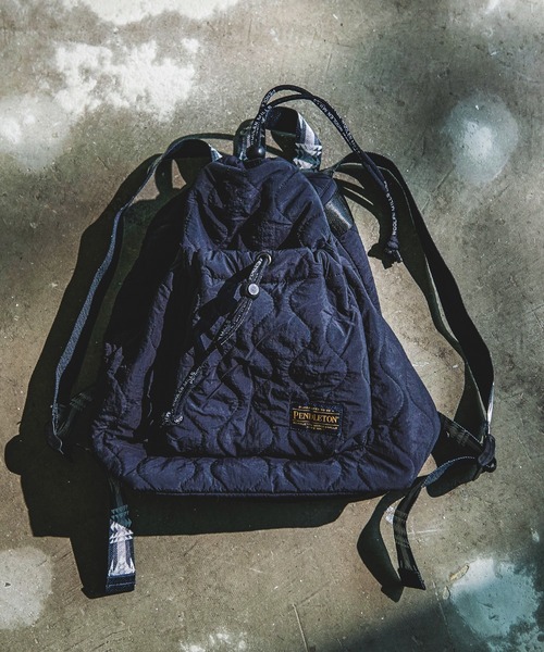 PENDLETON（ペンドルトン）の「PENDLETON ペンドルトン DIAMOND RIDGE QUILTING KNAPSACK ダイアモンドリッジ キルティング ナップサック（バックパック/リュック・レディース・オリーブドラブ/ブラック・FREE）」の2枚目の写真