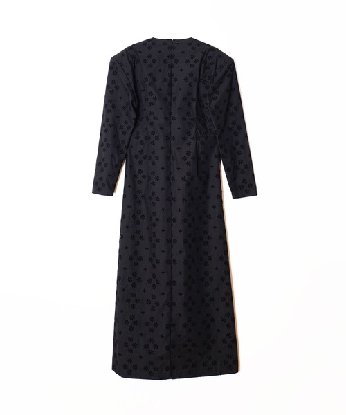 HOLIDAY(ホリデイ)の「LACE PADDED SHOULDER LONG DRESS レースパディッドショルダーロングドレス(ワンピース・レディース・ホワイト/ブラック・ONE SIZE)」の3枚目の写真