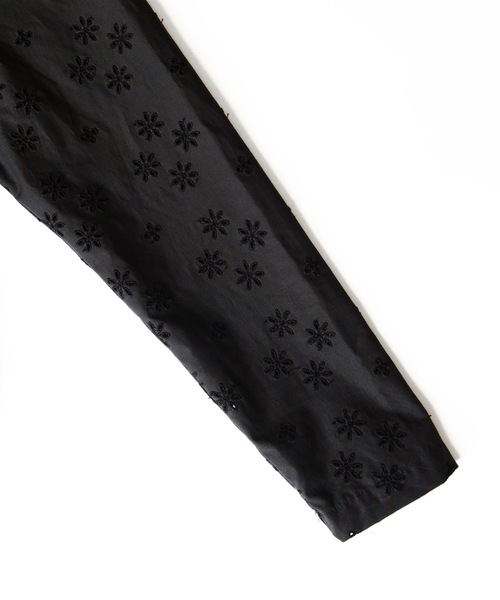 HOLIDAY(ホリデイ)の「LACE PADDED SHOULDER LONG DRESS レースパディッドショルダーロングドレス(ワンピース・レディース・ホワイト/ブラック・ONE SIZE)」の7枚目の写真