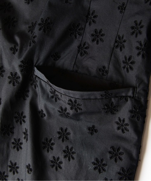 HOLIDAY(ホリデイ)の「LACE PADDED SHOULDER LONG DRESS レースパディッドショルダーロングドレス(ワンピース・レディース・ホワイト/ブラック・ONE SIZE)」の8枚目の写真