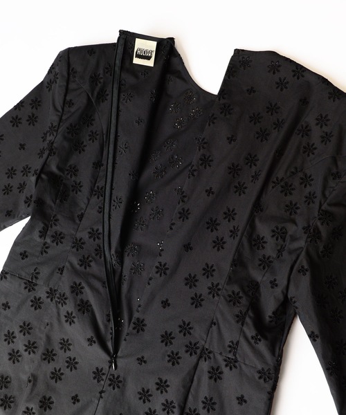 HOLIDAY(ホリデイ)の「LACE PADDED SHOULDER LONG DRESS レースパディッドショルダーロングドレス(ワンピース・レディース・ホワイト/ブラック・ONE SIZE)」の9枚目の写真